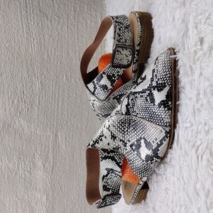 Arider Girl White Snakeskin Faux Leather Pointed-Toe Slingback Stacked Heel Shoe